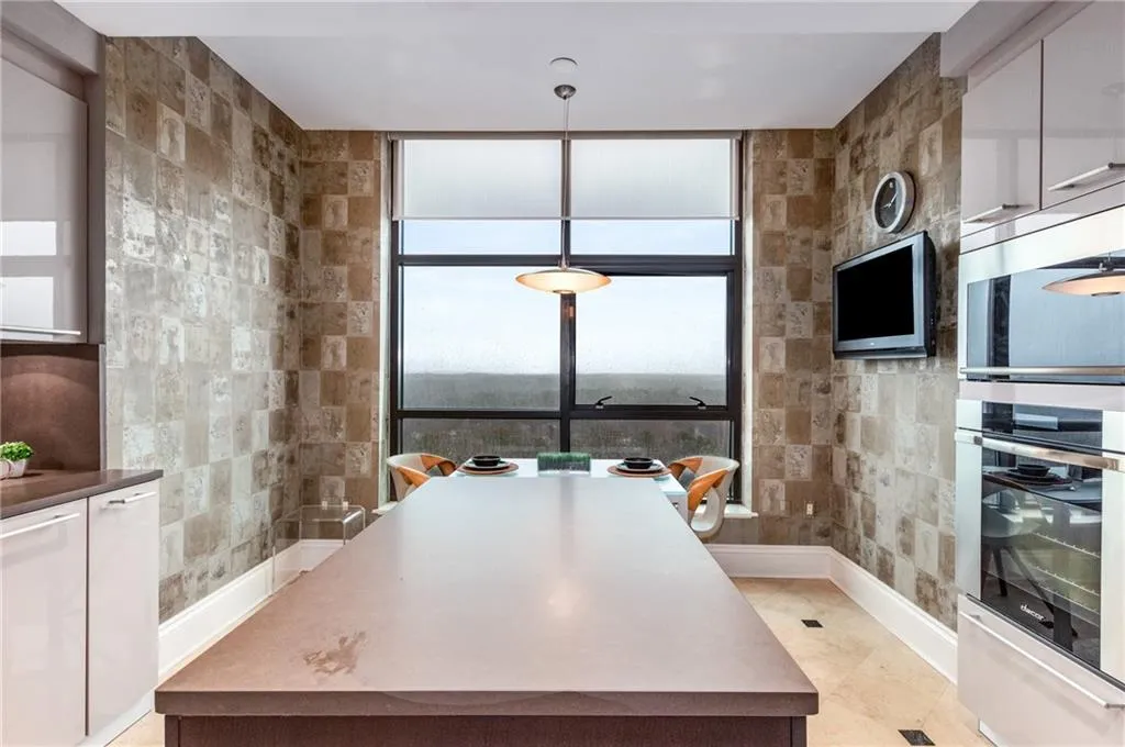 750 Park Avenue Ne Unit 19e, Atlanta, Georgia 30326, 2 Bedrooms Bedrooms, ,2 BathroomsBathrooms,Residential,For Sale,750 Park Avenue Ne Unit 19e,7535915