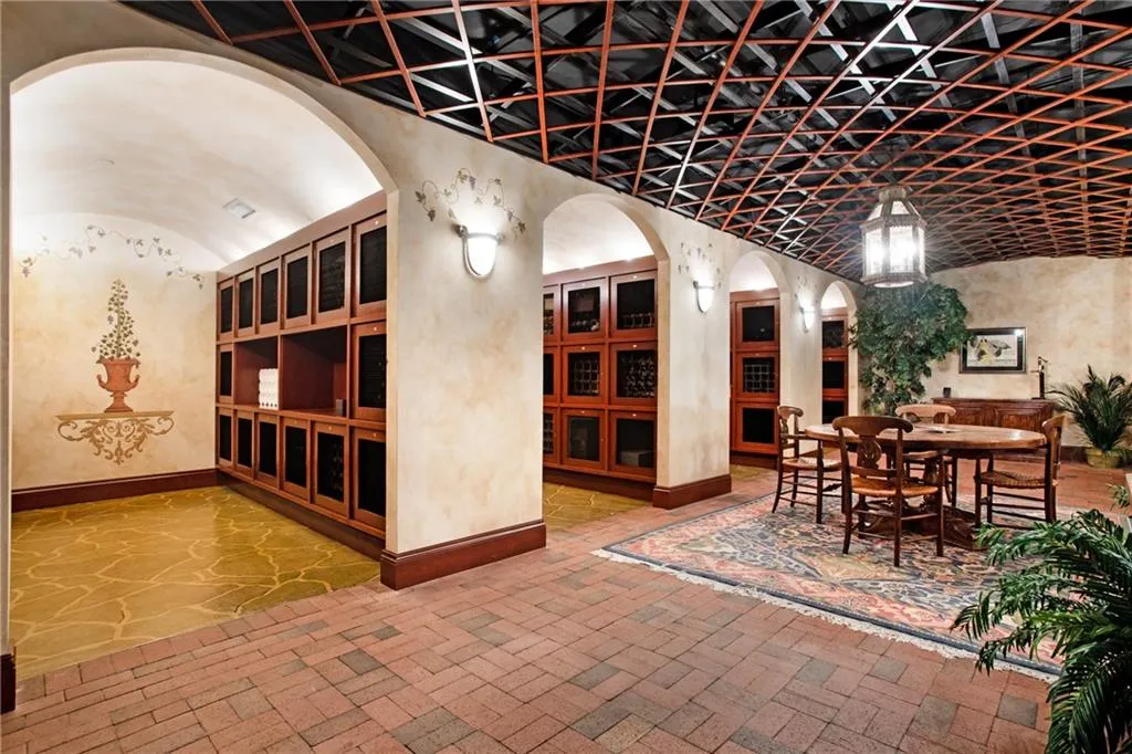750 Park Avenue Ne Unit 19e, Atlanta, Georgia 30326, 2 Bedrooms Bedrooms, ,2 BathroomsBathrooms,Residential,For Sale,750 Park Avenue Ne Unit 19e,7535915