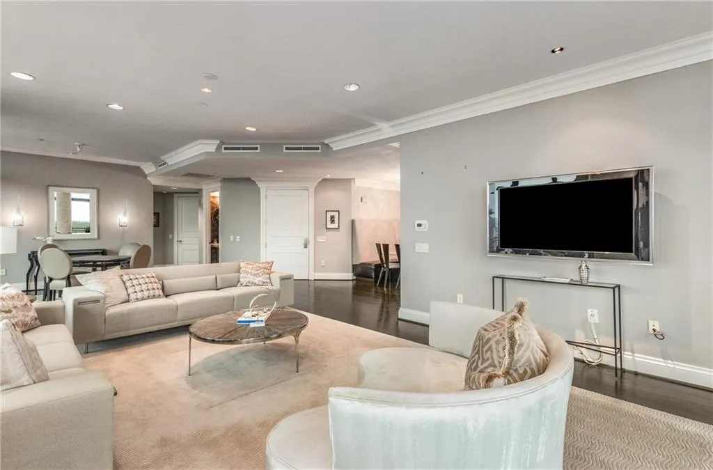 750 Park Avenue Ne Unit 19e, Atlanta, Georgia 30326, 2 Bedrooms Bedrooms, ,2 BathroomsBathrooms,Residential,For Sale,750 Park Avenue Ne Unit 19e,7535915
