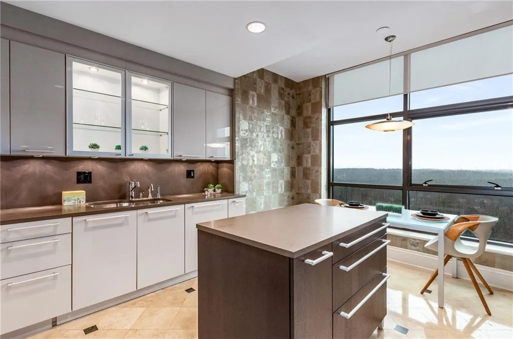 750 Park Avenue Ne Unit 19e, Atlanta, Georgia 30326, 2 Bedrooms Bedrooms, ,2 BathroomsBathrooms,Residential,For Sale,750 Park Avenue Ne Unit 19e,7535915