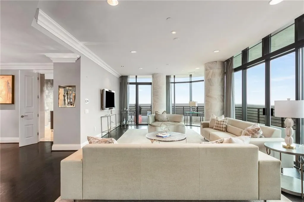 750 Park Avenue Ne Unit 19e, Atlanta, Georgia 30326, 2 Bedrooms Bedrooms, ,2 BathroomsBathrooms,Residential,For Sale,750 Park Avenue Ne Unit 19e,7535915