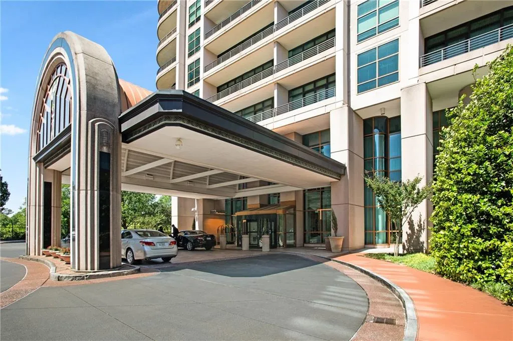 750 Park Avenue Ne Unit 19e, Atlanta, Georgia 30326, 2 Bedrooms Bedrooms, ,2 BathroomsBathrooms,Residential,For Sale,750 Park Avenue Ne Unit 19e,7535915