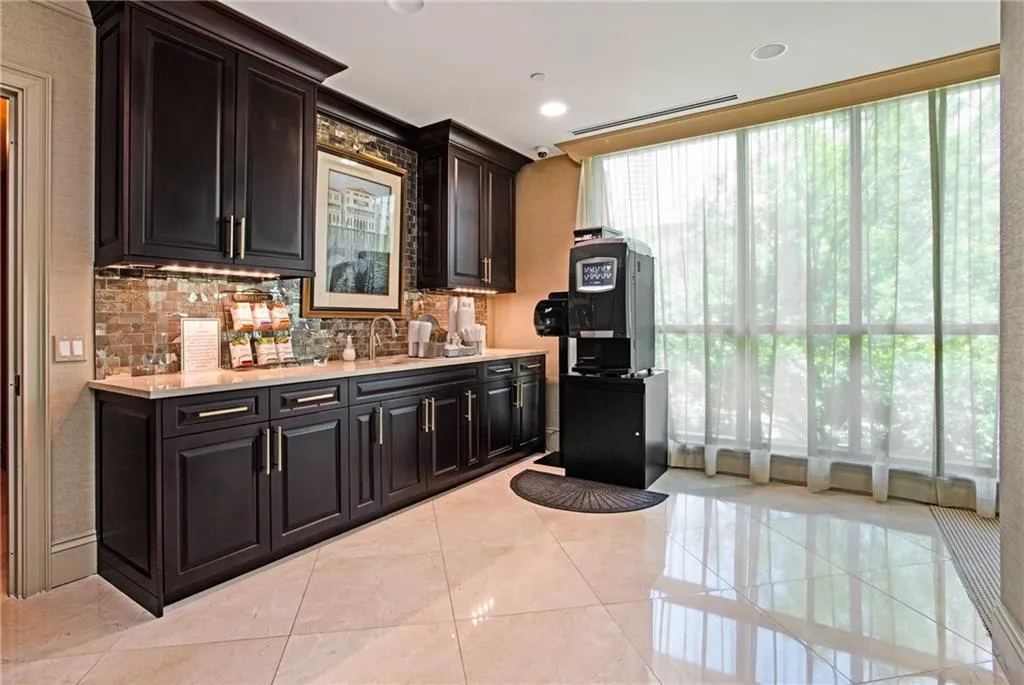 750 Park Avenue Ne Unit 19e, Atlanta, Georgia 30326, 2 Bedrooms Bedrooms, ,2 BathroomsBathrooms,Residential,For Sale,750 Park Avenue Ne Unit 19e,7535915