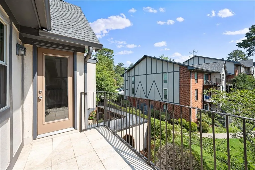 6851 Roswell Road Unit K23, Sandy Springs, Georgia 30328, 3 Bedrooms Bedrooms, ,2 BathroomsBathrooms,Residential,Sold,6851 Roswell Road Unit K23,7081845