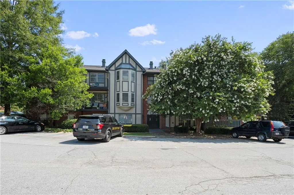 6851 Roswell Road Unit K23, Sandy Springs, Georgia 30328, 3 Bedrooms Bedrooms, ,2 BathroomsBathrooms,Residential,Sold,6851 Roswell Road Unit K23,7081845