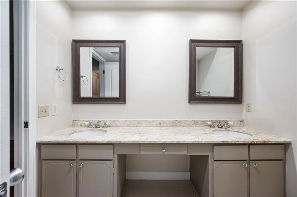 6851 Roswell Road Unit K23, Sandy Springs, Georgia 30328, 3 Bedrooms Bedrooms, ,2 BathroomsBathrooms,Residential,Sold,6851 Roswell Road Unit K23,7081845