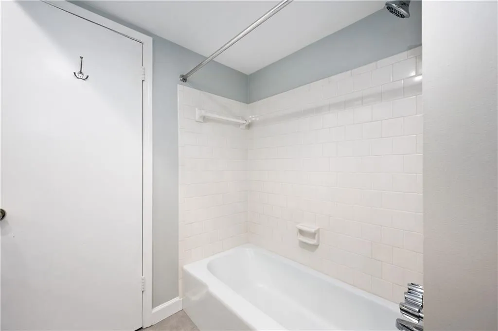 6851 Roswell Road Unit K23, Sandy Springs, Georgia 30328, 3 Bedrooms Bedrooms, ,2 BathroomsBathrooms,Residential,Sold,6851 Roswell Road Unit K23,7081845