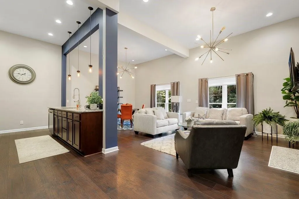 201 Brandywine Circle, Sandy Springs, Georgia 30350, 4 Bedrooms Bedrooms, ,3 BathroomsBathrooms,Residential,Sold,201 Brandywine Circle,7107593