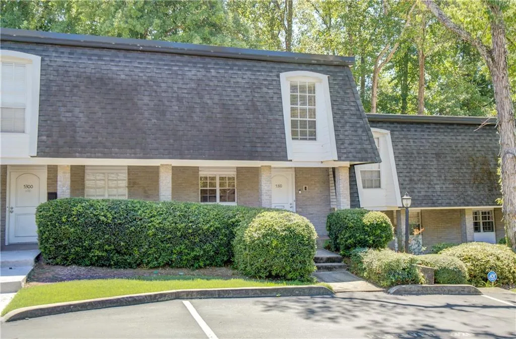 5310 Chemin De Vie, Atlanta, Georgia 30342, 2 Bedrooms Bedrooms, ,2 BathroomsBathrooms,Residential,Sold,5310 Chemin De Vie,6612037