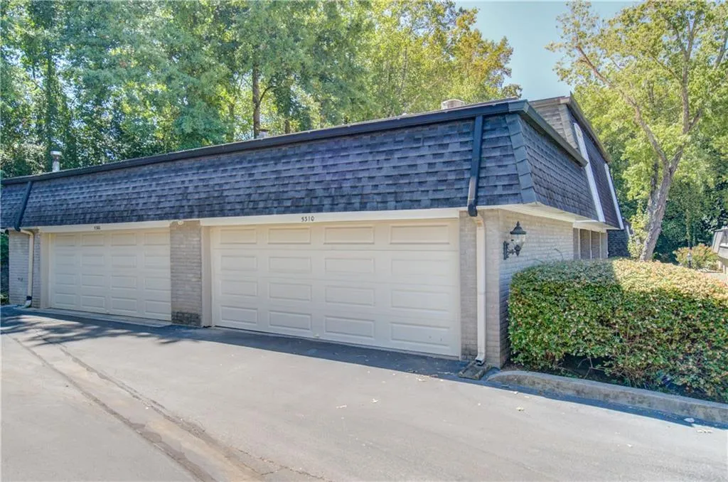 5310 Chemin De Vie, Atlanta, Georgia 30342, 2 Bedrooms Bedrooms, ,2 BathroomsBathrooms,Residential,Sold,5310 Chemin De Vie,6612037