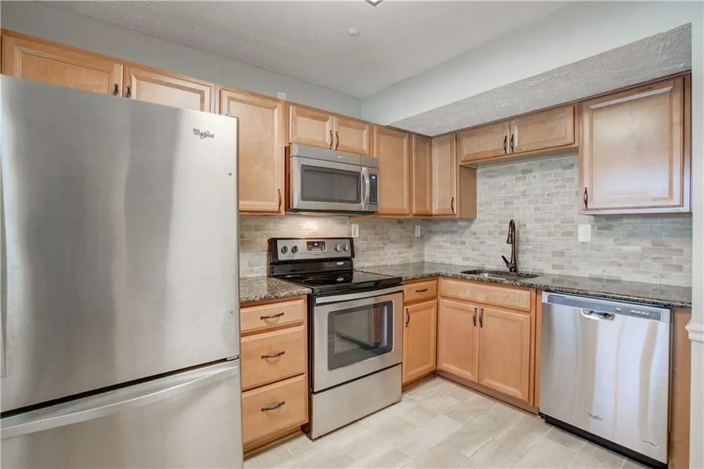 5310 Chemin De Vie, Atlanta, Georgia 30342, 2 Bedrooms Bedrooms, ,2 BathroomsBathrooms,Residential,Sold,5310 Chemin De Vie,6612037