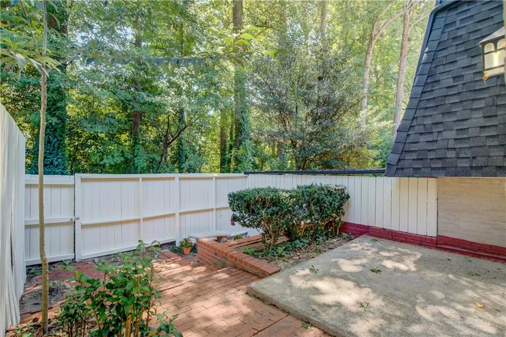 5310 Chemin De Vie, Atlanta, Georgia 30342, 2 Bedrooms Bedrooms, ,2 BathroomsBathrooms,Residential,Sold,5310 Chemin De Vie,6612037