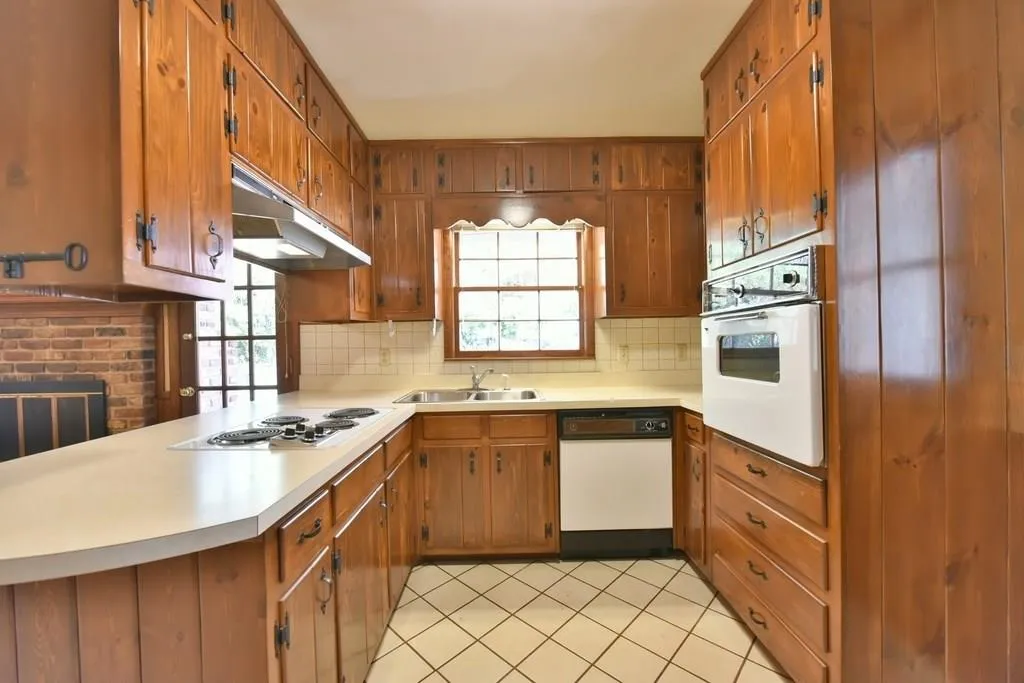 45 Bonnie Lane, Sandy Springs, Georgia 30328, 3 Bedrooms Bedrooms, ,2 BathroomsBathrooms,Residential,Sold,45 Bonnie Lane,6118302