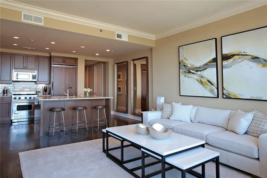 3630 Peachtree Road Ne Unit 2206, Atlanta, Georgia 30326, 1 Bedroom Bedrooms, ,1 BathroomBathrooms,Residential,Sold,3630 Peachtree Road Ne Unit 2206,5742475