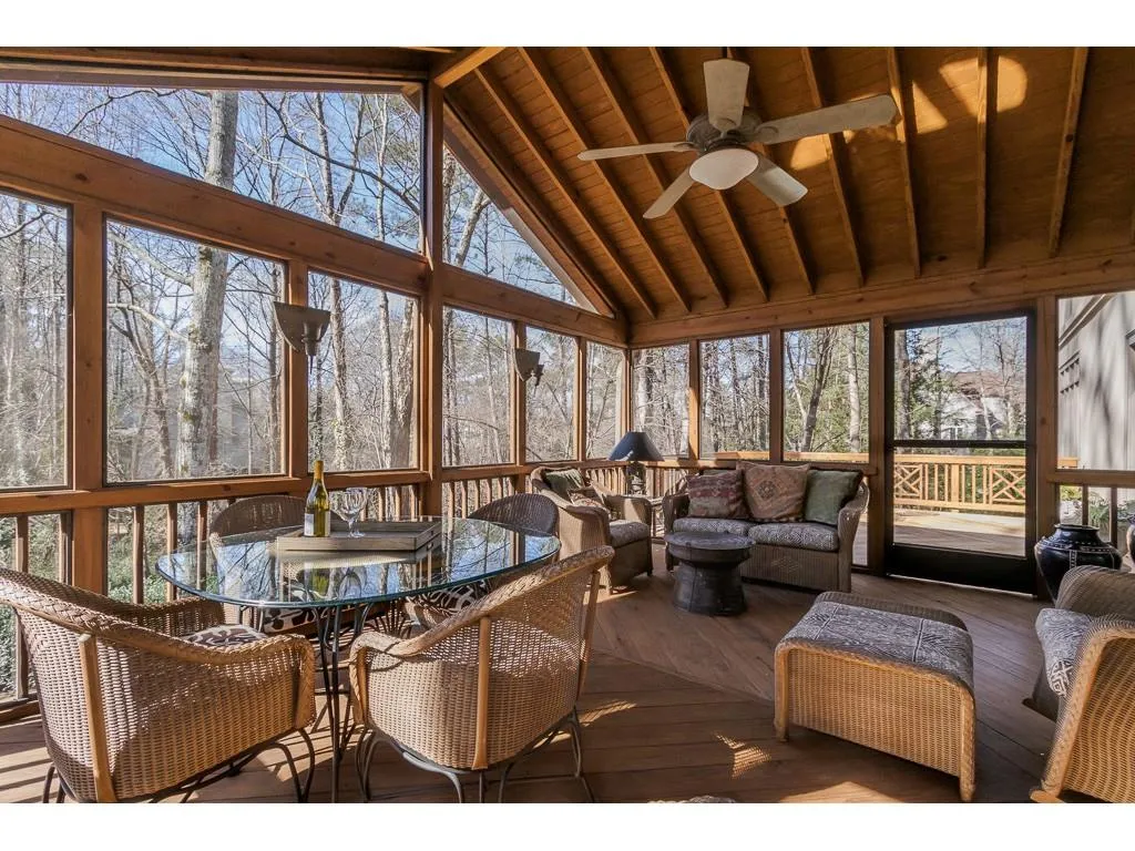 5440 Powers Overlook Court, Sandy Springs, Georgia 30327, 5 Bedrooms Bedrooms, ,4 BathroomsBathrooms,Residential,Sold,5440 Powers Overlook Court,6518556
