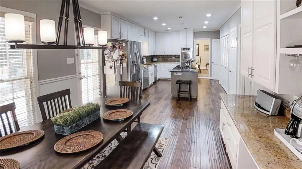 8220 Tynecastle Drive, Sandy Springs, Georgia 30350, 7 Bedrooms Bedrooms, ,5 BathroomsBathrooms,Residential,Sold,8220 Tynecastle Drive,6032247