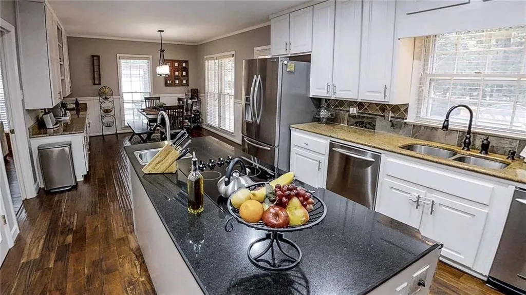 8220 Tynecastle Drive, Sandy Springs, Georgia 30350, 7 Bedrooms Bedrooms, ,5 BathroomsBathrooms,Residential,Sold,8220 Tynecastle Drive,6032247