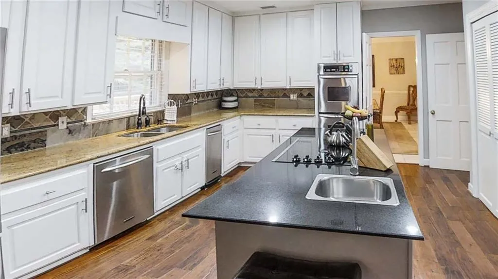 8220 Tynecastle Drive, Sandy Springs, Georgia 30350, 7 Bedrooms Bedrooms, ,5 BathroomsBathrooms,Residential,Sold,8220 Tynecastle Drive,6032247