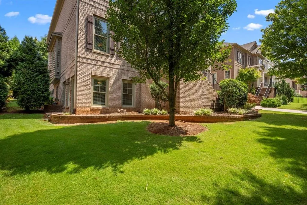 102 W Belle Isle Road, Atlanta, Georgia 30342, 6 Bedrooms Bedrooms, ,5 BathroomsBathrooms,Residential,Sold,102 W Belle Isle Road,6755027