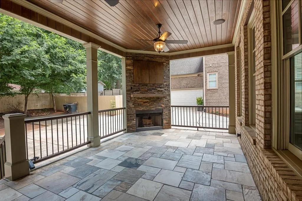 102 W Belle Isle Road, Atlanta, Georgia 30342, 6 Bedrooms Bedrooms, ,5 BathroomsBathrooms,Residential,Sold,102 W Belle Isle Road,6755027