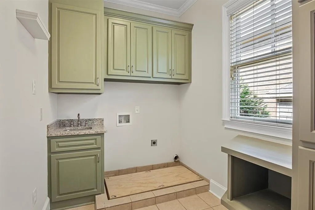 102 W Belle Isle Road, Atlanta, Georgia 30342, 6 Bedrooms Bedrooms, ,5 BathroomsBathrooms,Residential,Sold,102 W Belle Isle Road,6755027