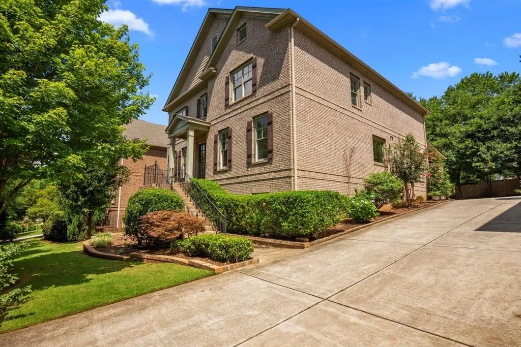 102 W Belle Isle Road, Atlanta, Georgia 30342, 6 Bedrooms Bedrooms, ,5 BathroomsBathrooms,Residential,Sold,102 W Belle Isle Road,6755027