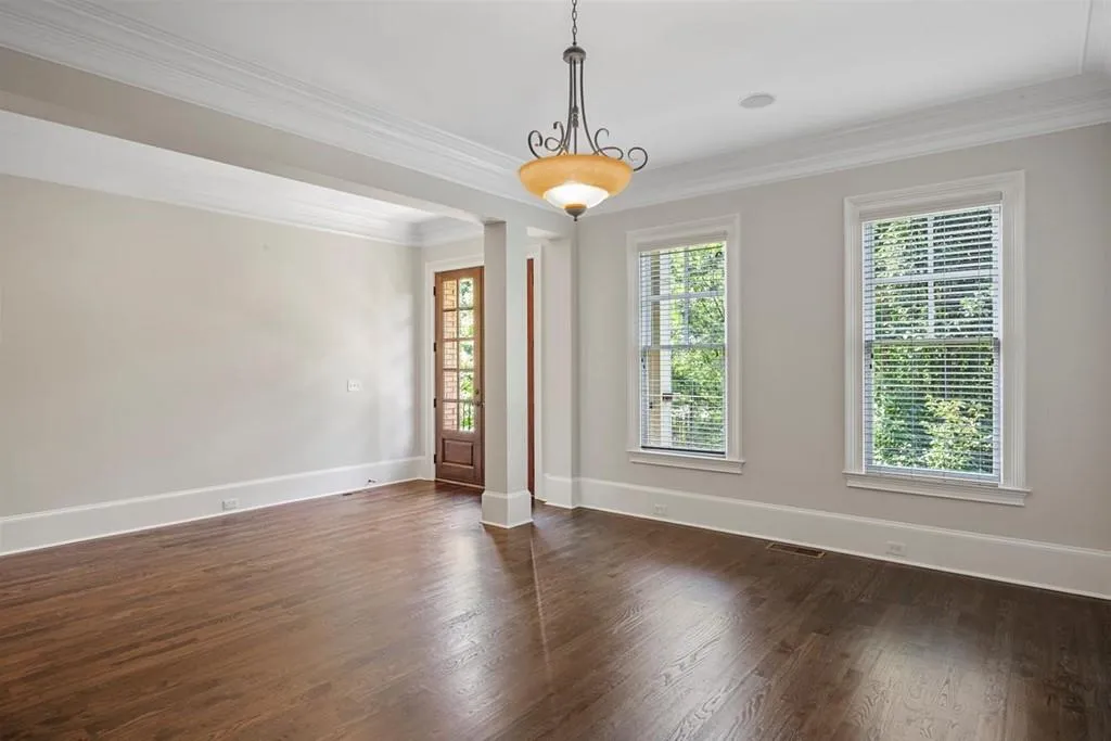 102 W Belle Isle Road, Atlanta, Georgia 30342, 6 Bedrooms Bedrooms, ,5 BathroomsBathrooms,Residential,Sold,102 W Belle Isle Road,6755027