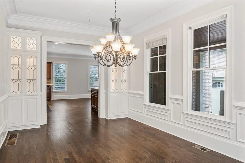 102 W Belle Isle Road, Atlanta, Georgia 30342, 6 Bedrooms Bedrooms, ,5 BathroomsBathrooms,Residential,Sold,102 W Belle Isle Road,6755027