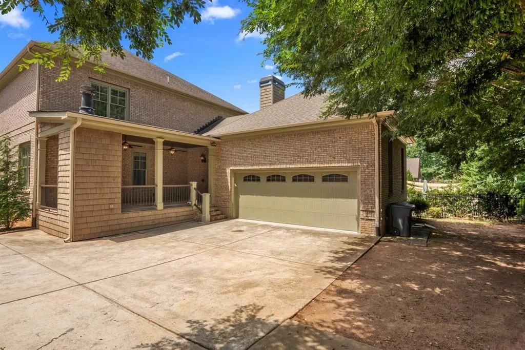 102 W Belle Isle Road, Atlanta, Georgia 30342, 6 Bedrooms Bedrooms, ,5 BathroomsBathrooms,Residential,Sold,102 W Belle Isle Road,6755027