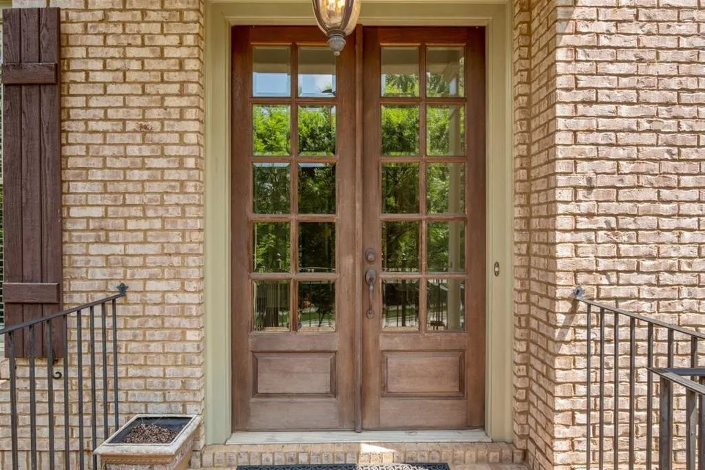 102 W Belle Isle Road, Atlanta, Georgia 30342, 6 Bedrooms Bedrooms, ,5 BathroomsBathrooms,Residential,Sold,102 W Belle Isle Road,6755027