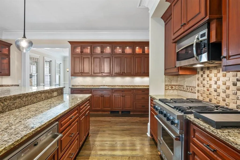 102 W Belle Isle Road, Atlanta, Georgia 30342, 6 Bedrooms Bedrooms, ,5 BathroomsBathrooms,Residential,Sold,102 W Belle Isle Road,6755027