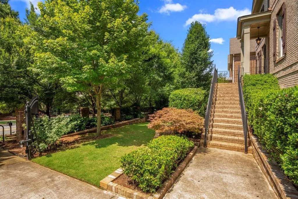102 W Belle Isle Road, Atlanta, Georgia 30342, 6 Bedrooms Bedrooms, ,5 BathroomsBathrooms,Residential,Sold,102 W Belle Isle Road,6755027