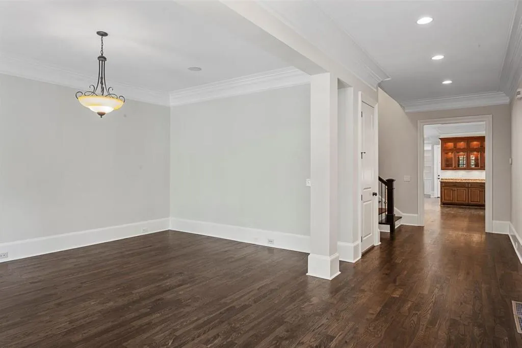 102 W Belle Isle Road, Atlanta, Georgia 30342, 6 Bedrooms Bedrooms, ,5 BathroomsBathrooms,Residential,Sold,102 W Belle Isle Road,6755027