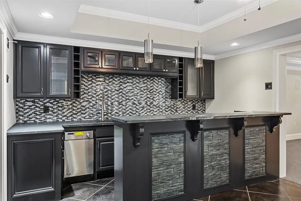 102 W Belle Isle Road, Atlanta, Georgia 30342, 6 Bedrooms Bedrooms, ,5 BathroomsBathrooms,Residential,Sold,102 W Belle Isle Road,6755027