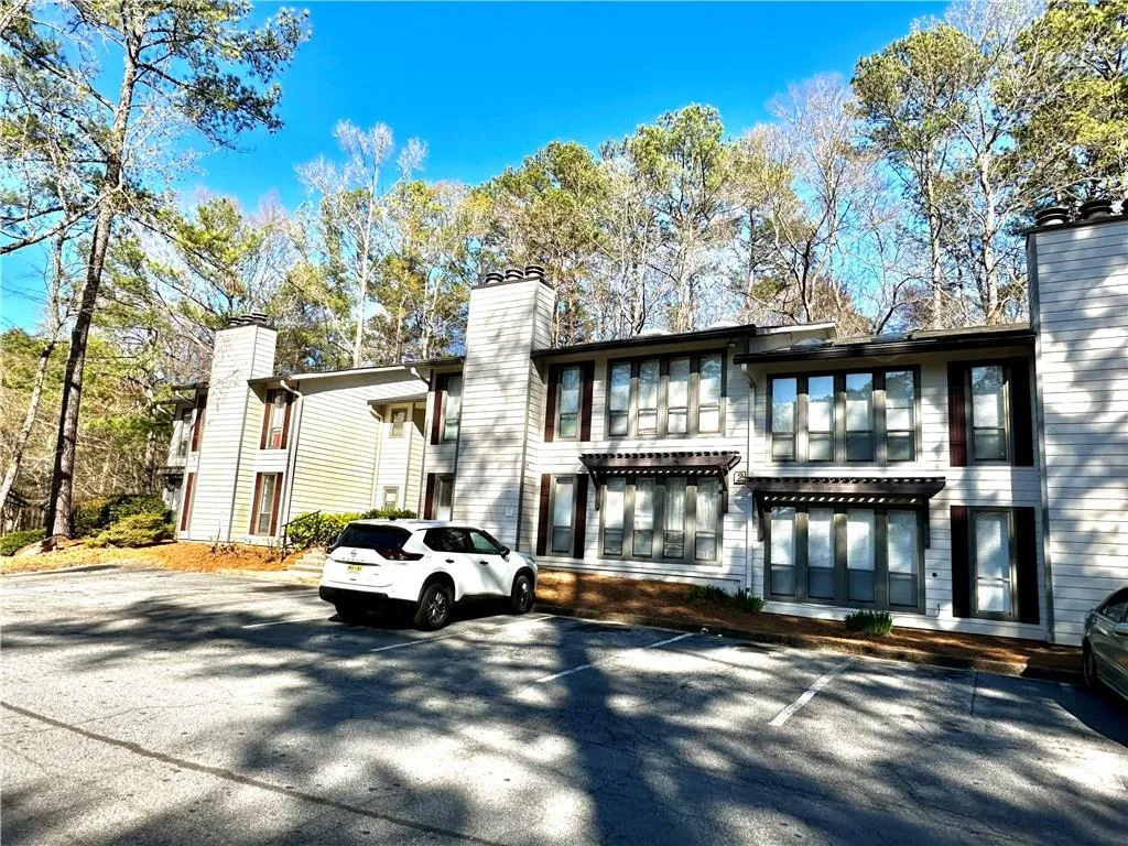 9400 Roberts Drive Unit 2h, Atlanta, Georgia 30350, 1 Bedroom Bedrooms, ,1 BathroomBathrooms,Residential,For Sale,9400 Roberts Drive Unit 2h,7714048