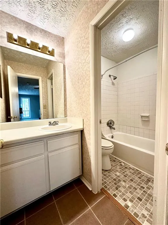 9400 Roberts Drive Unit 2h, Atlanta, Georgia 30350, 1 Bedroom Bedrooms, ,1 BathroomBathrooms,Residential,For Sale,9400 Roberts Drive Unit 2h,7714048
