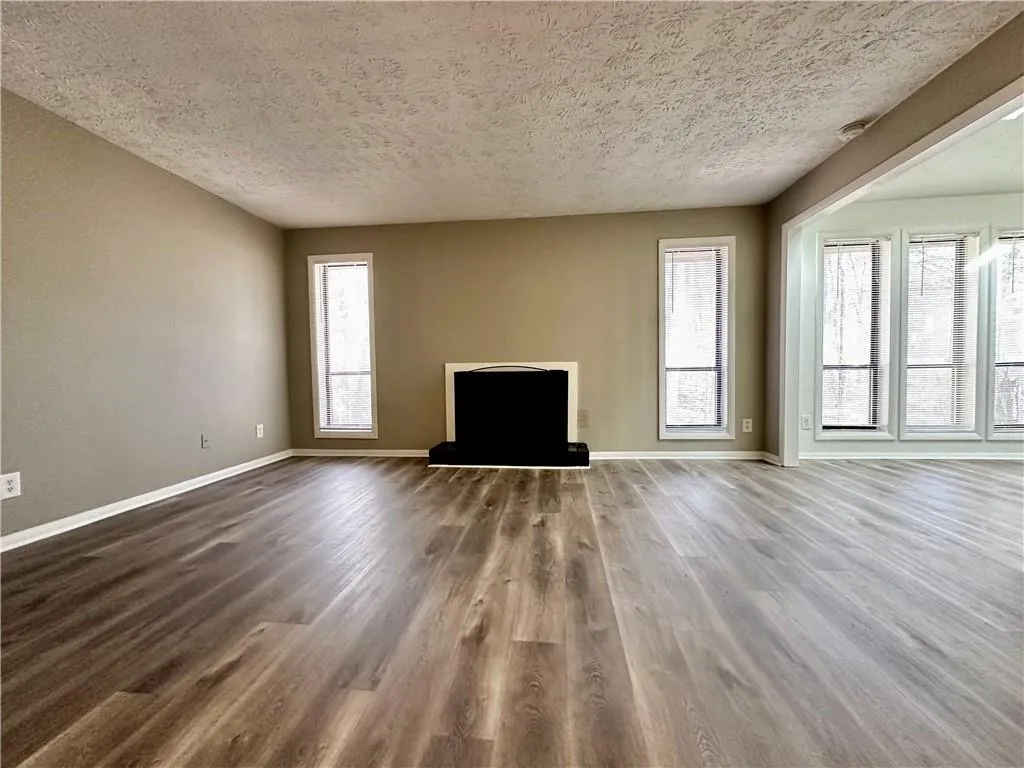 9400 Roberts Drive Unit 2h, Atlanta, Georgia 30350, 1 Bedroom Bedrooms, ,1 BathroomBathrooms,Residential,For Sale,9400 Roberts Drive Unit 2h,7714048