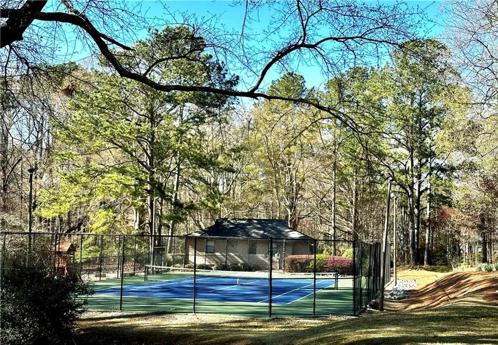 9400 Roberts Drive Unit 2h, Atlanta, Georgia 30350, 1 Bedroom Bedrooms, ,1 BathroomBathrooms,Residential,For Sale,9400 Roberts Drive Unit 2h,7714048