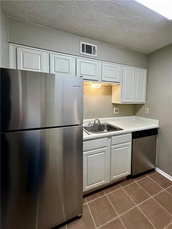 9400 Roberts Drive Unit 2h, Atlanta, Georgia 30350, 1 Bedroom Bedrooms, ,1 BathroomBathrooms,Residential,For Sale,9400 Roberts Drive Unit 2h,7714048