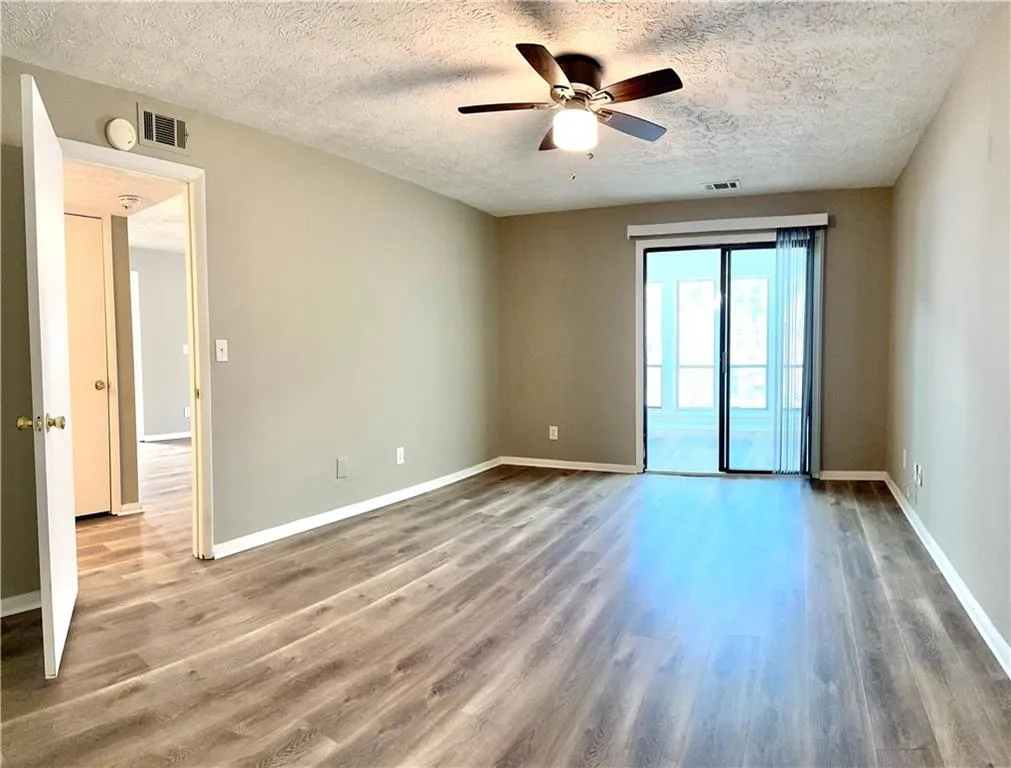 9400 Roberts Drive Unit 2h, Atlanta, Georgia 30350, 1 Bedroom Bedrooms, ,1 BathroomBathrooms,Residential,For Sale,9400 Roberts Drive Unit 2h,7714048