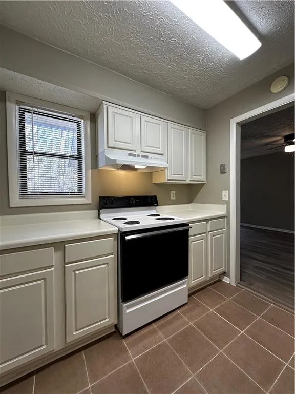 9400 Roberts Drive Unit 2h, Atlanta, Georgia 30350, 1 Bedroom Bedrooms, ,1 BathroomBathrooms,Residential,For Sale,9400 Roberts Drive Unit 2h,7714048