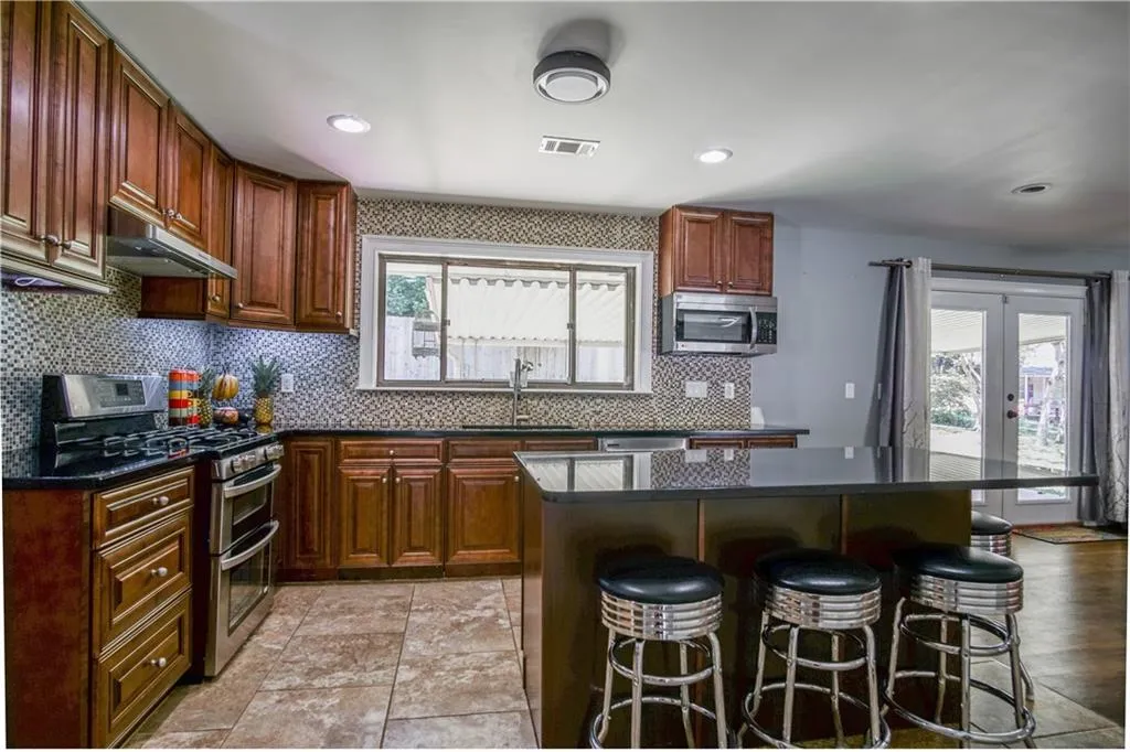 578 Glenforest Road, Sandy Springs, Georgia 30328, 4 Bedrooms Bedrooms, ,3 BathroomsBathrooms,Residential,Sold,578 Glenforest Road,5885854