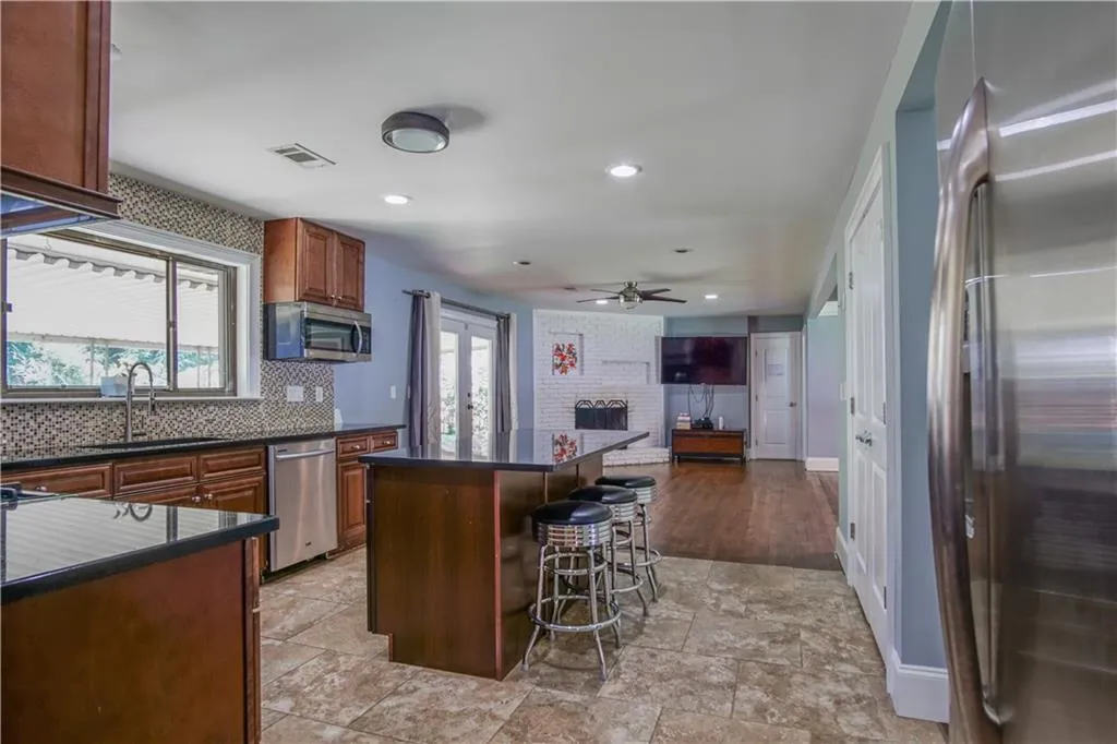 578 Glenforest Road, Sandy Springs, Georgia 30328, 4 Bedrooms Bedrooms, ,3 BathroomsBathrooms,Residential,Sold,578 Glenforest Road,5885854