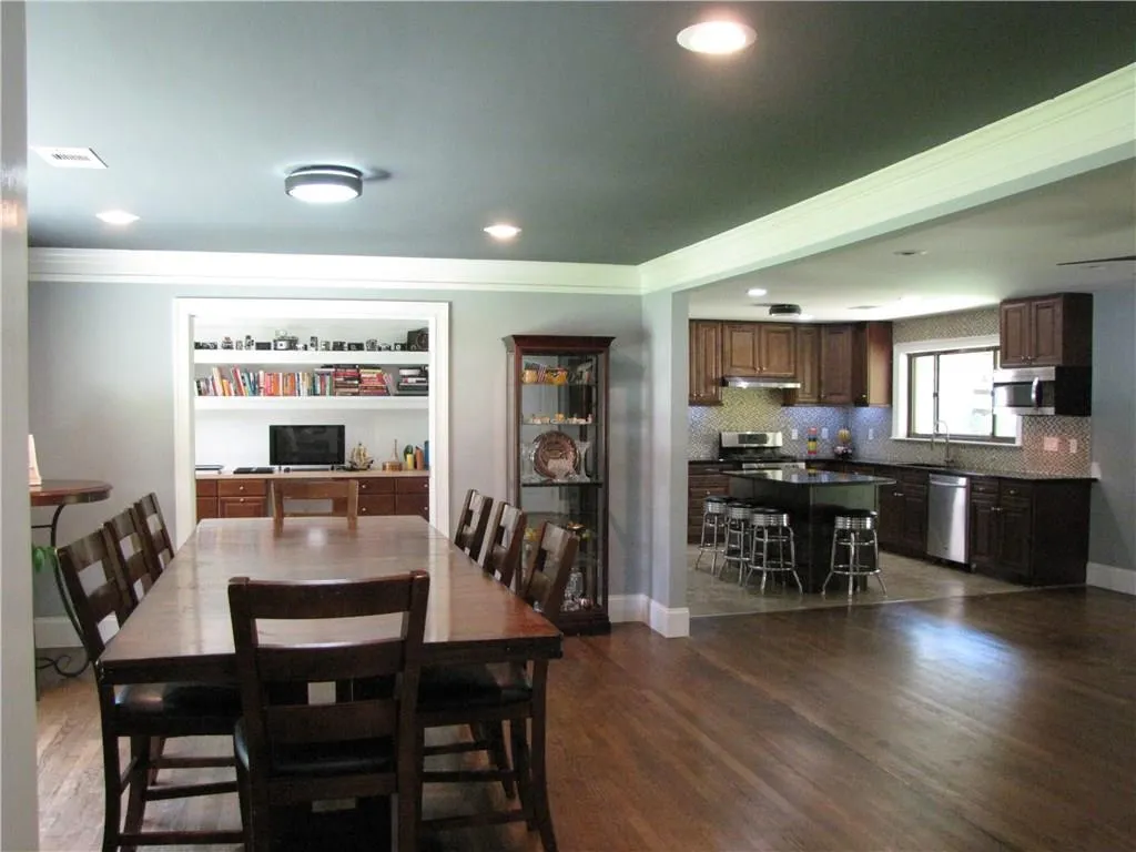 578 Glenforest Road, Sandy Springs, Georgia 30328, 4 Bedrooms Bedrooms, ,3 BathroomsBathrooms,Residential,Sold,578 Glenforest Road,5885854