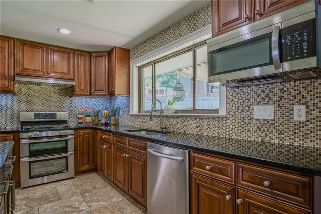 578 Glenforest Road, Sandy Springs, Georgia 30328, 4 Bedrooms Bedrooms, ,3 BathroomsBathrooms,Residential,Sold,578 Glenforest Road,5885854