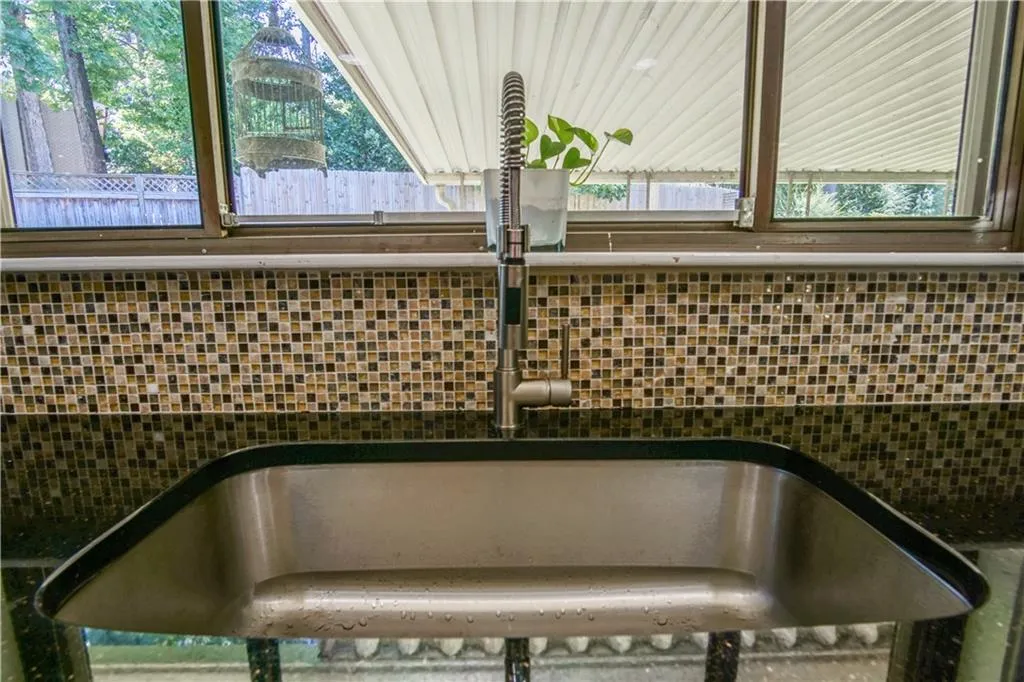 578 Glenforest Road, Sandy Springs, Georgia 30328, 4 Bedrooms Bedrooms, ,3 BathroomsBathrooms,Residential,Sold,578 Glenforest Road,5885854