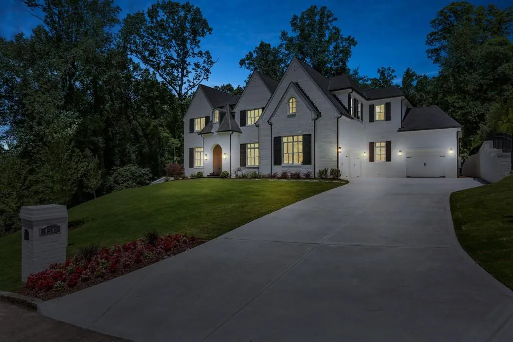 4543 Club Circle Ne, Atlanta, Georgia 30319, 6 Bedrooms Bedrooms, ,6 BathroomsBathrooms,Residential,Sold,4543 Club Circle Ne,5608372