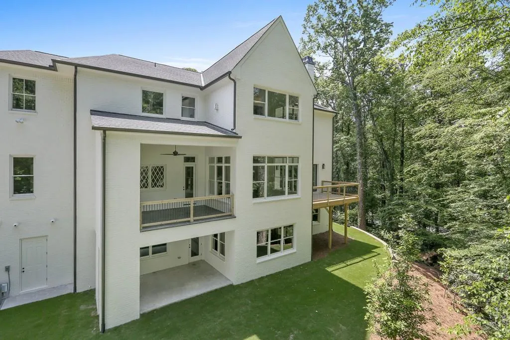 4543 Club Circle Ne, Atlanta, Georgia 30319, 6 Bedrooms Bedrooms, ,6 BathroomsBathrooms,Residential,Sold,4543 Club Circle Ne,5608372