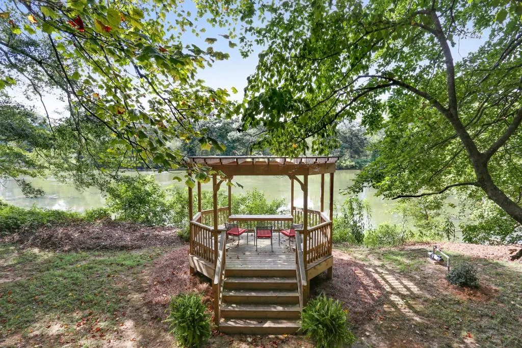 320 Ferry Landing, Sandy Springs, Georgia 30328, 4 Bedrooms Bedrooms, ,4 BathroomsBathrooms,Residential,Sold,320 Ferry Landing,5733860