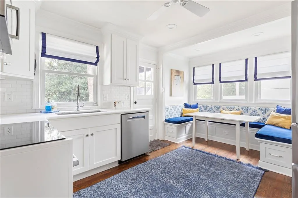 1956 Greystone Road Nw, Atlanta, Georgia 30318, 3 Bedrooms Bedrooms, 0 ,3 BathroomsBathrooms,Residential,Sold,1956 Greystone Road Nw,7707036